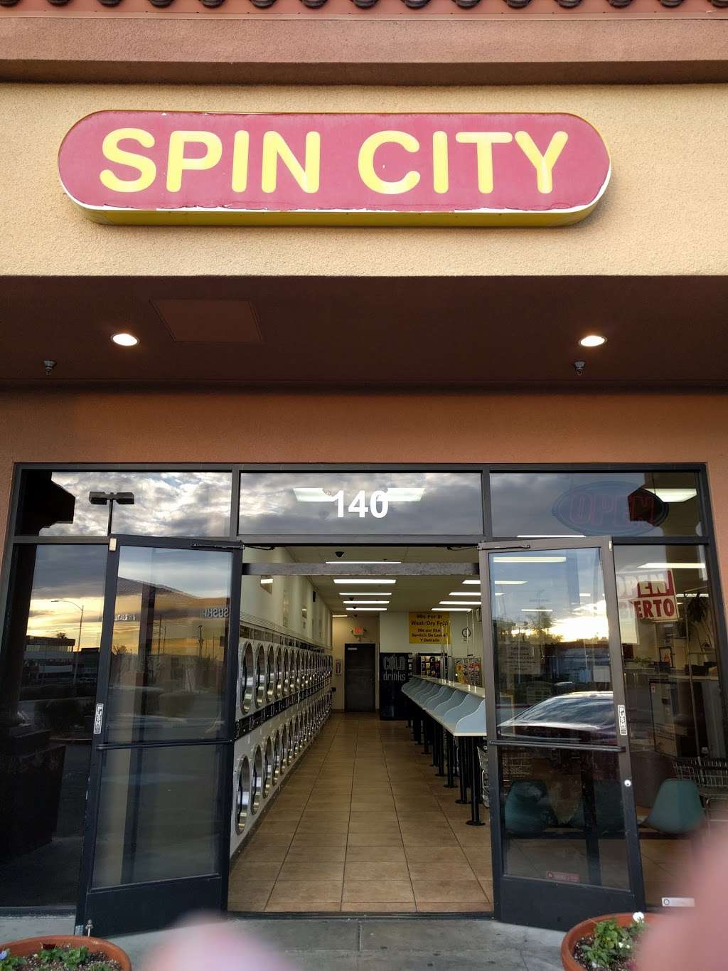 Spin City Laundromat | 5950 W Charleston Blvd #140, Las Vegas, NV 89146 | Phone: (702) 880-4344