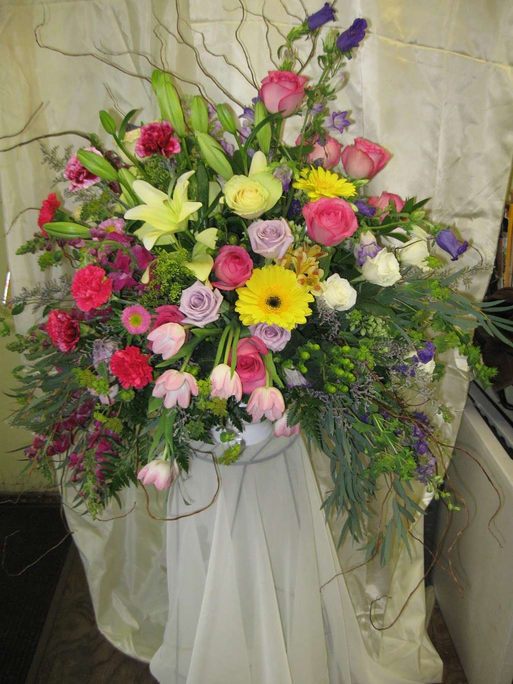 TRACEYS FLOWERS | 201 W Main St, Fleetwood, PA 19522, USA | Phone: (610) 944-8703