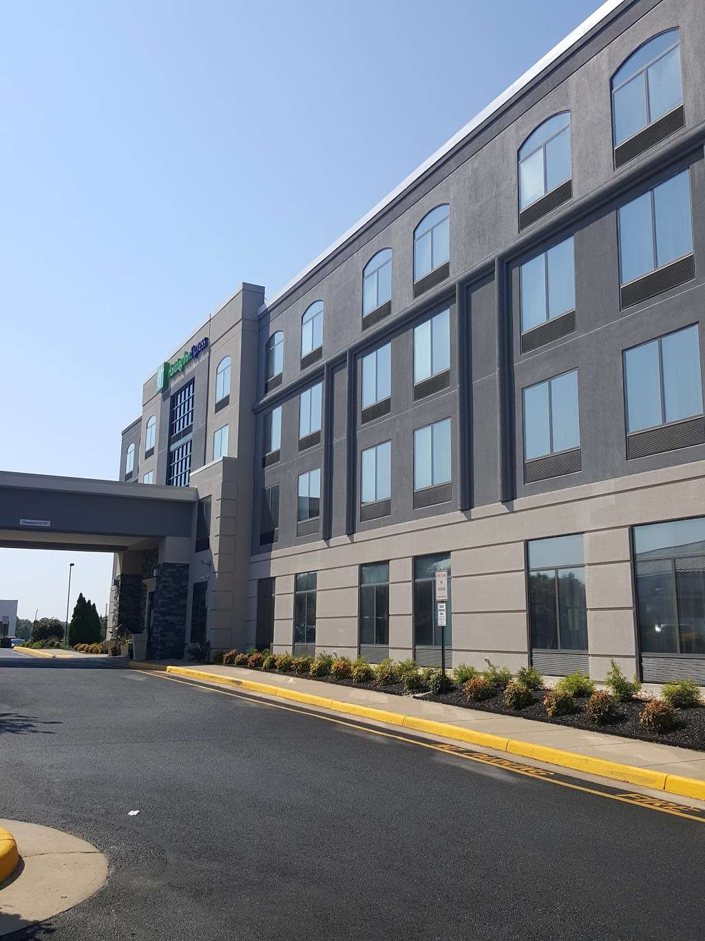 Holiday Inn Express Quantico - Stafford | 15 Salisbury Dr, Stafford, VA 22554 | Phone: (540) 659-3600