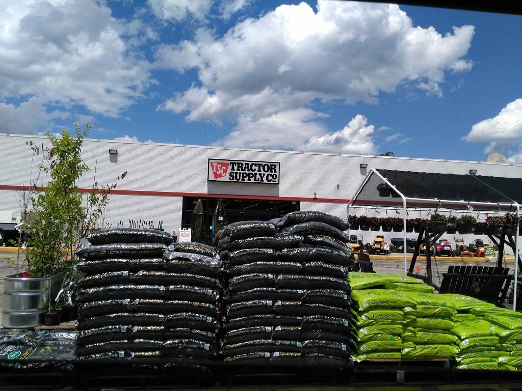 Tractor Supply Co. | 191 Elm St Unit 1, Milford, NH 03055, USA | Phone: (603) 249-8910