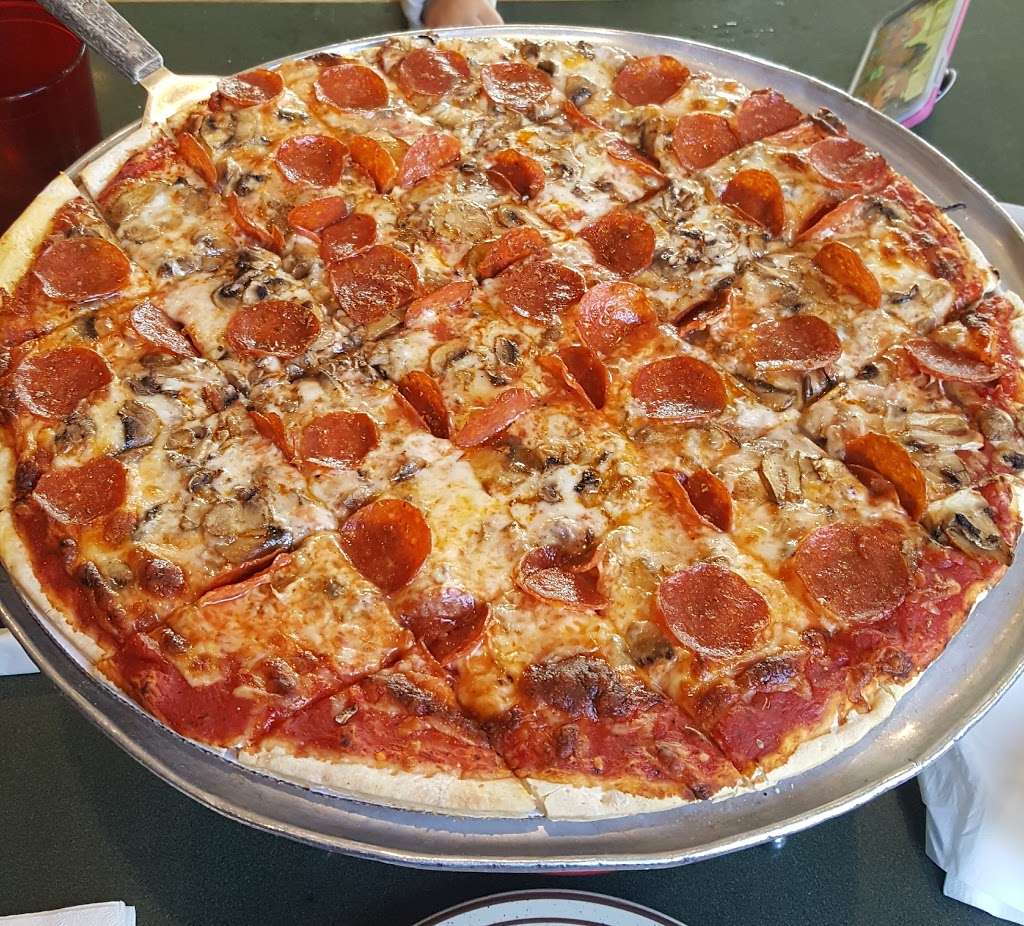 Kaisers Pizza & Pub | 1801 IL-21, Gurnee, IL 60031, USA | Phone: (847) 336-6500