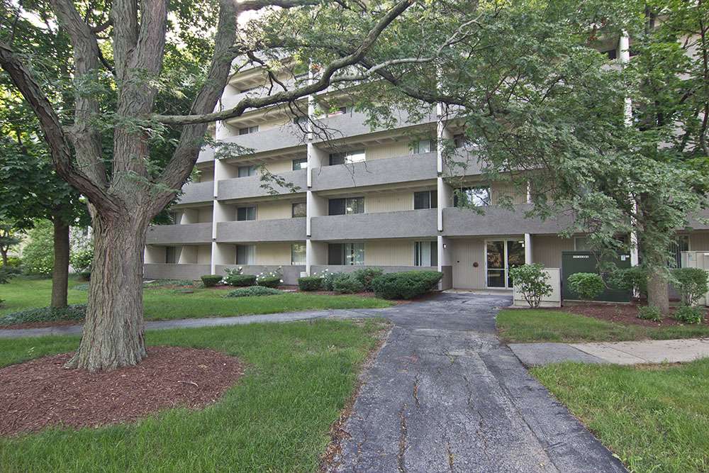 Park Towers Apartments | 3905 Tower Dr, Richton Park, IL 60471 | Phone: (844) 668-9943