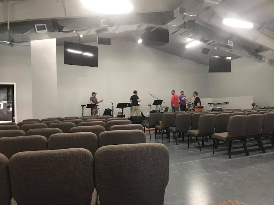 Live Oaks Community Church | 2301 N Hoover Rd, Wichita, KS 67205, USA | Phone: (316) 773-4400