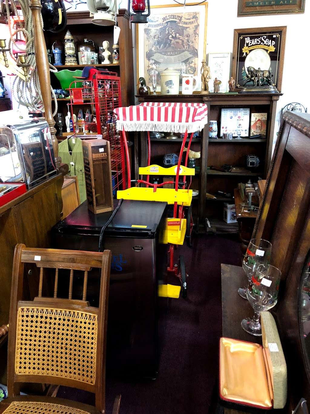 JH Antiques Mall | 3134 S White Horse Pike US 30, Hammonton, NJ 08037 | Phone: (609) 561-1110