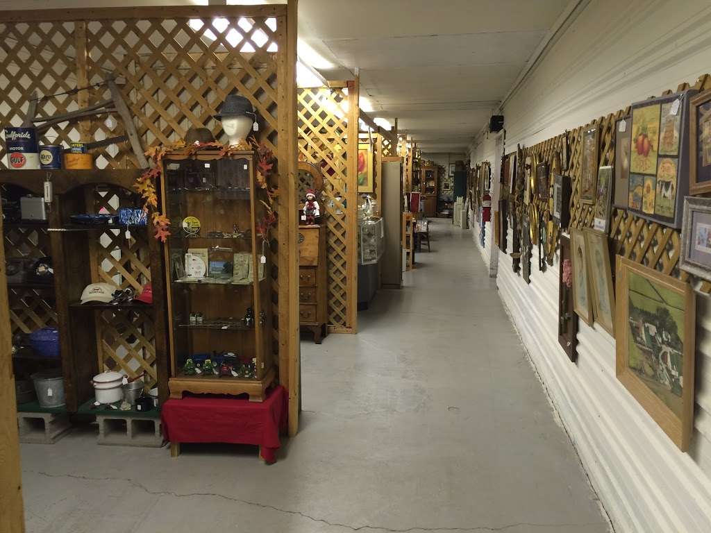 Countryside Antique Mall | 4889 US-52, Thorntown, IN 46071, USA | Phone: (765) 436-7200