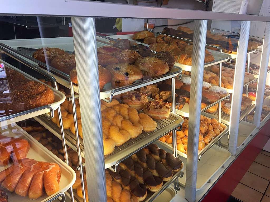 Golden West Donuts | 10948 Imperial Hwy # 106, Norwalk, CA 90650, USA | Phone: (562) 864-8443