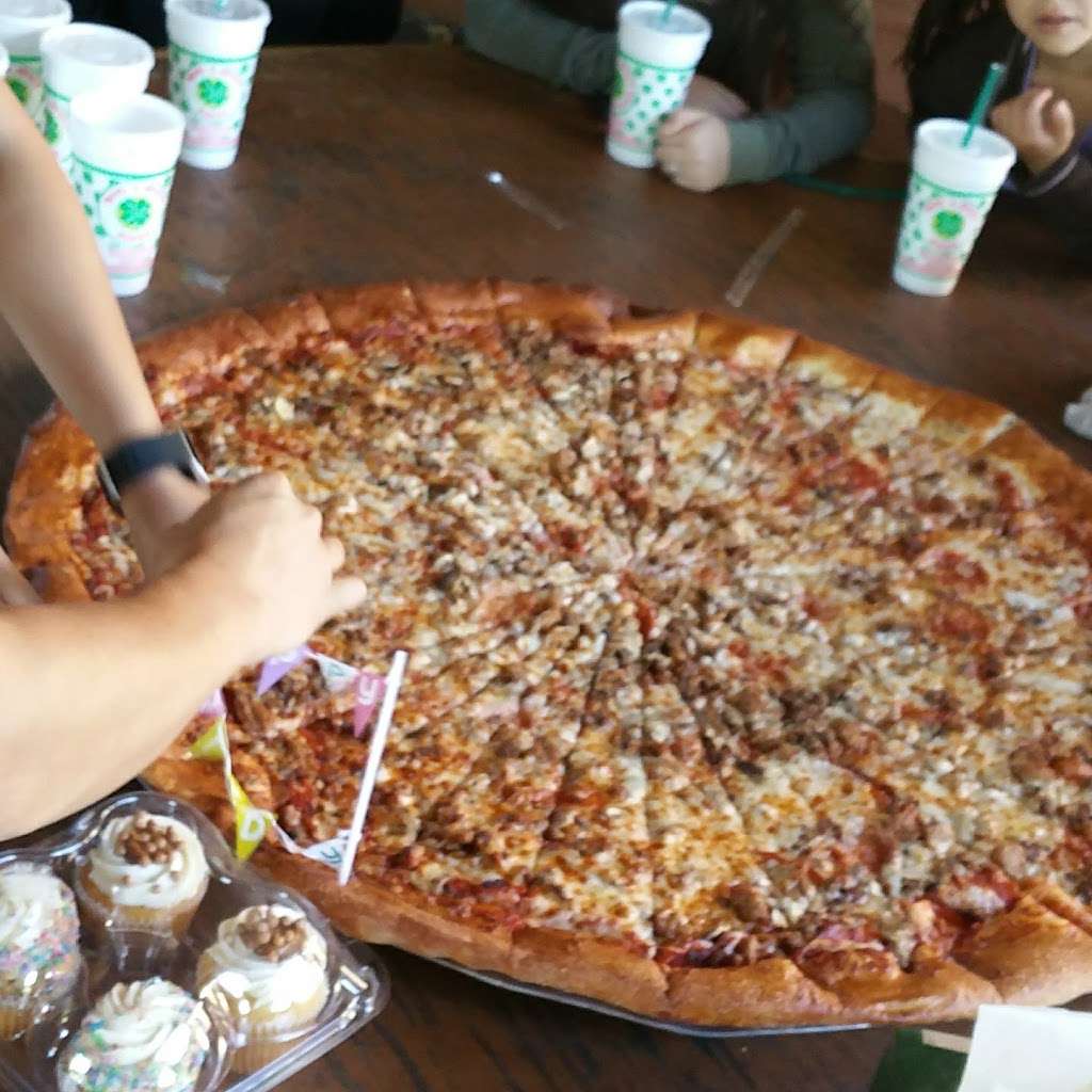 Big Lous Pizza | 2048 S WW White Rd, San Antonio, TX 78222 | Phone: (210) 337-0707