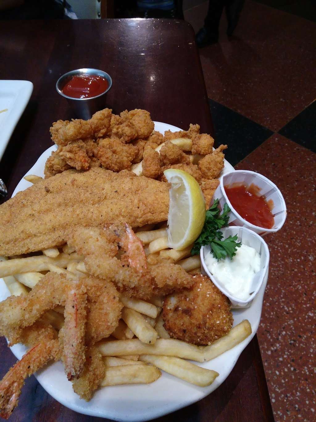 Pappadeaux Seafood Kitchen | 3950 S Terminal Rd, Houston, TX 77032, USA | Phone: (281) 821-7684