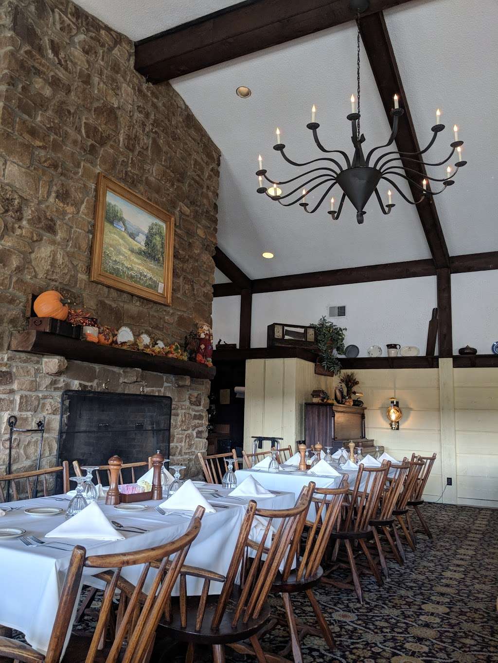 The Seasons Lodge | 560 State Rd 46, Nashville, IN 47448, USA | Phone: (812) 988-2284