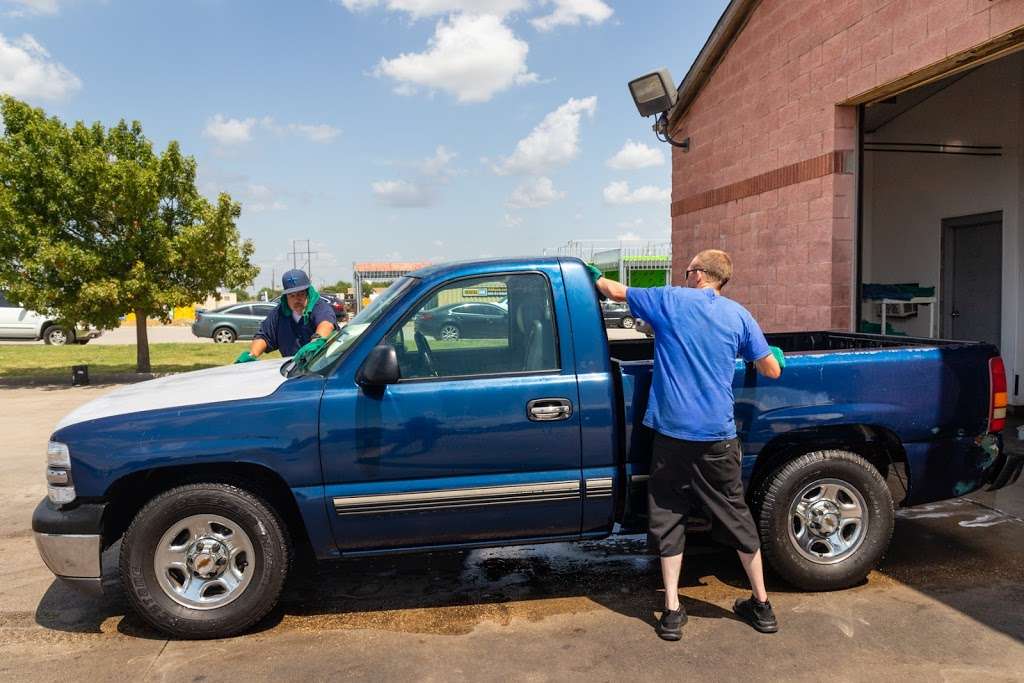 Red Oak Car Wash | 311 East Ovilla Road, Red Oak, TX 75154, USA | Phone: (972) 515-8501