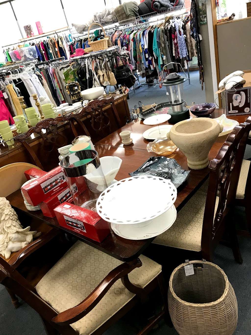 Tinas Consignments | 289 Muddy Branch Rd, Gaithersburg, MD 20878, USA | Phone: (301) 921-9220