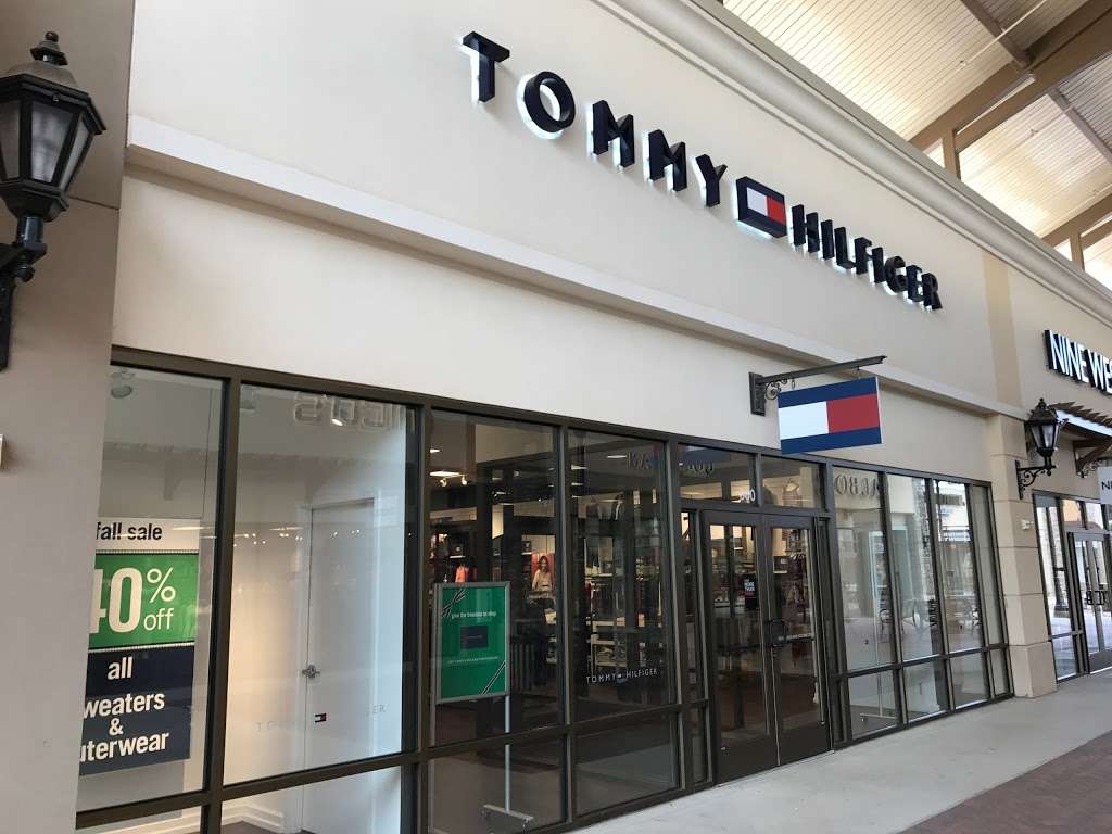 Tommy Hilfiger | 5506 New Fashion Way, Charlotte, NC 28278, USA | Phone: (704) 583-2295