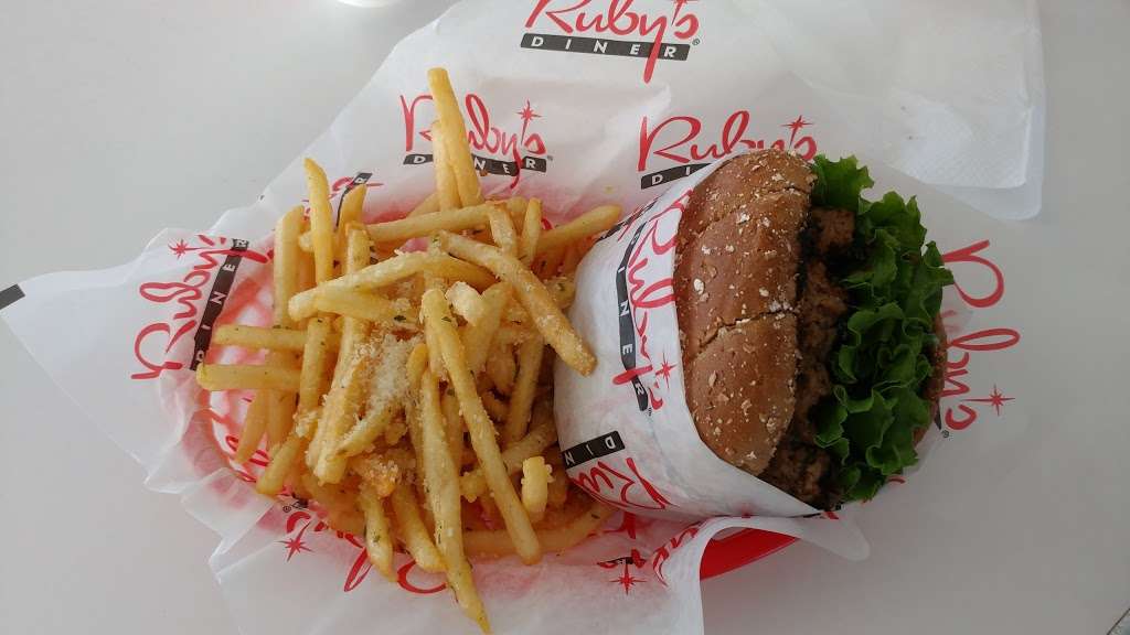 Rubys Diner | 1 Balboa Pier #1, Newport Beach, CA 92661, USA | Phone: (949) 675-7829