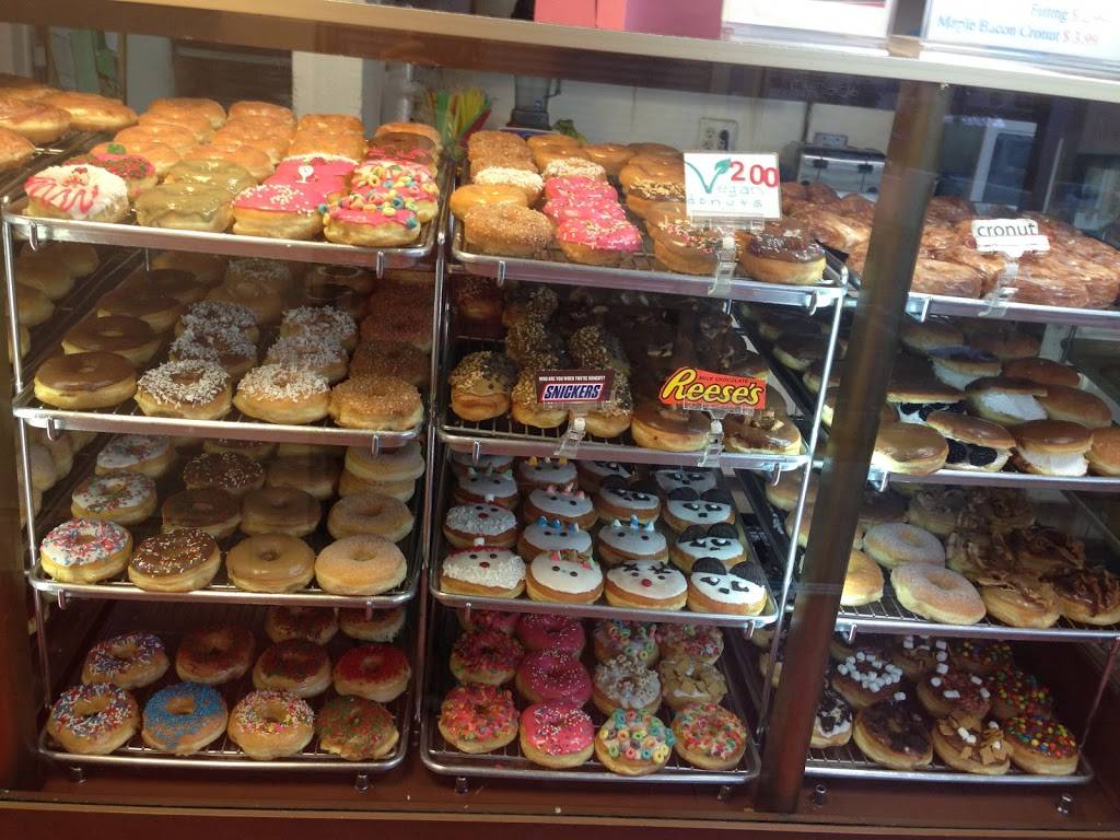 California Donuts | 5753 Hollywood Blvd, Los Angeles, CA 90028, USA | Phone: (323) 871-0778