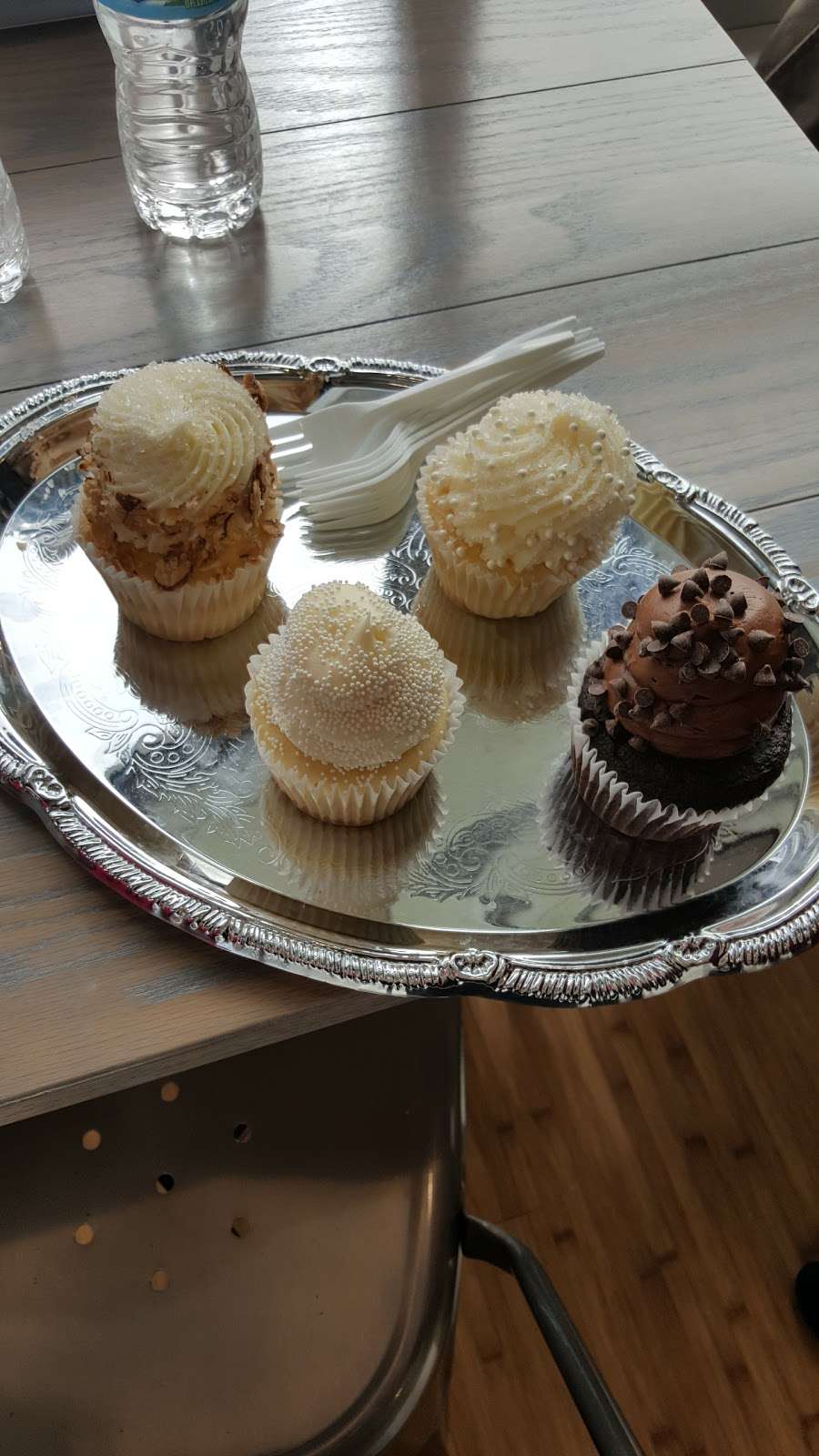 Gigis Cupcakes | 330 W Town Square Way, Oak Creek, WI 53154 | Phone: (414) 574-5350