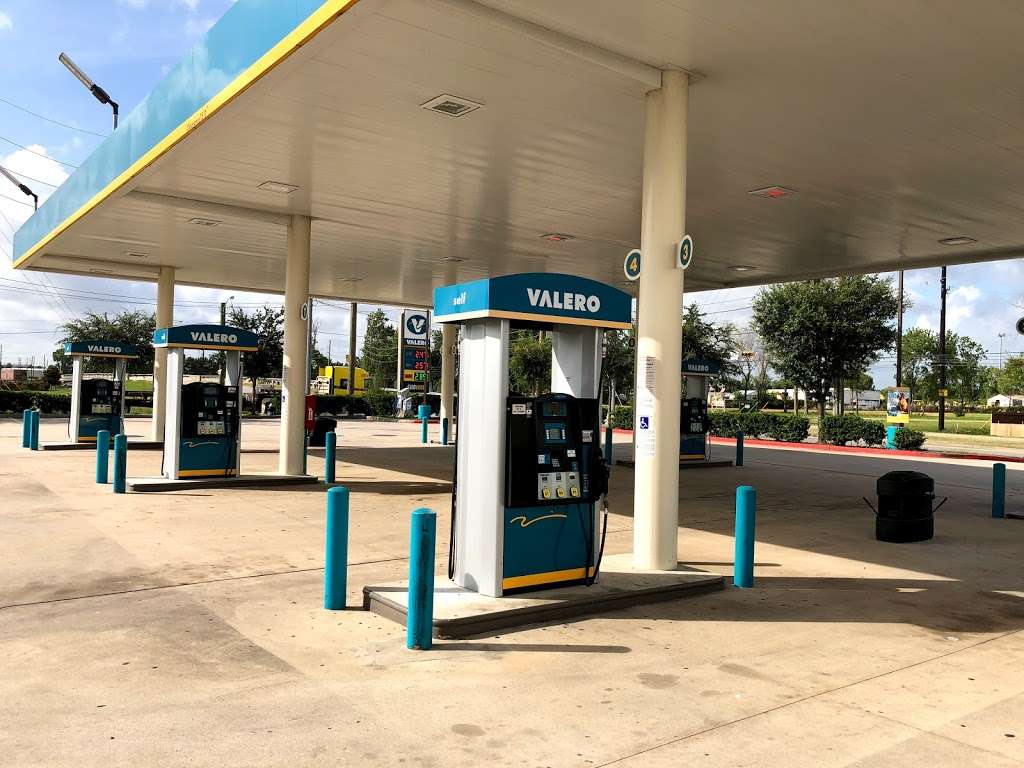 Valero | 11602 Cutten Rd, Houston, TX 77066, USA | Phone: (281) 866-0300