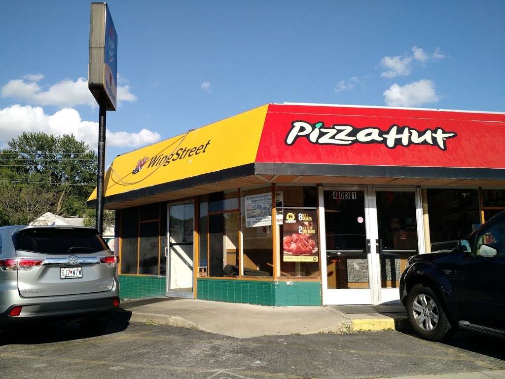 Pizza Hut | 4031 N Oak Trafficway, Kansas City, MO 64116, USA | Phone: (816) 454-2257