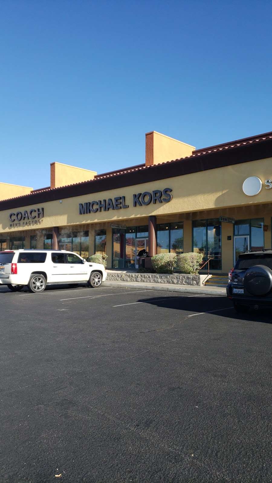 MICHAEL KORS OUTLET - 17 Photos & 17 Reviews - 2796 Tanger Way