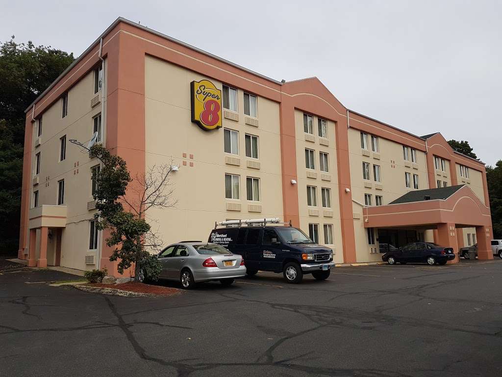 Super 8 by Wyndham Danbury | 3 Lake Ave Ext, Danbury, CT 06811 | Phone: (203) 501-1525