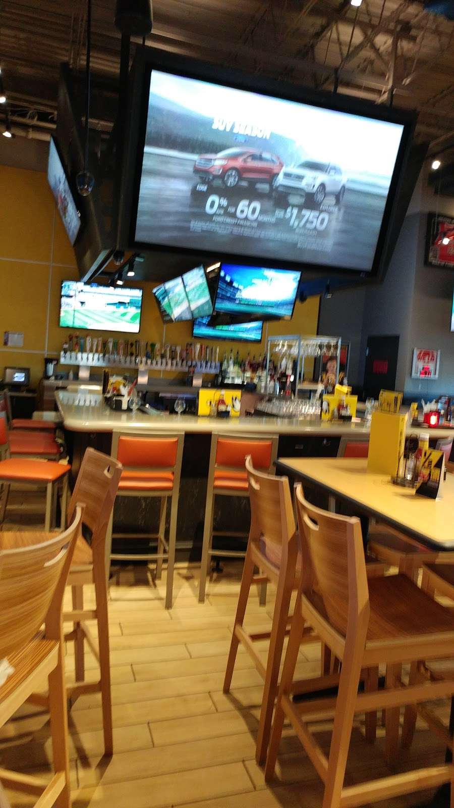 Buffalo Wild Wings | 2685 Sycamore Dr, Morris, IL 60450, USA | Phone: (815) 416-0048