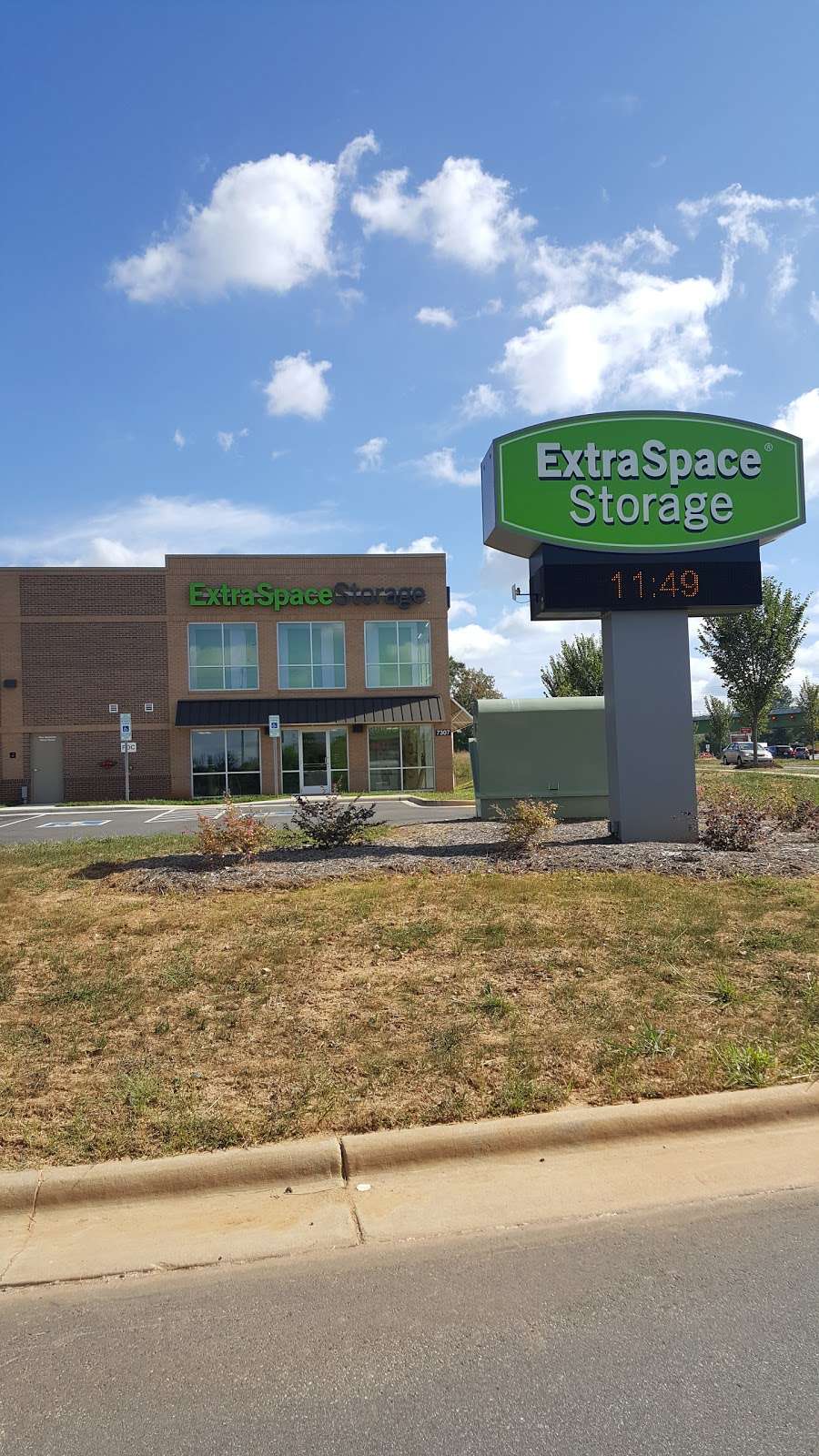 Extra Space Storage | 7307 University City Blvd, Charlotte, NC 28262 | Phone: (704) 748-0362