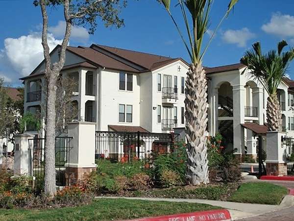 Sendera Landmark Apartments | 14200 Vance Jackson Rd, San Antonio, TX 78249, USA | Phone: (210) 694-2200