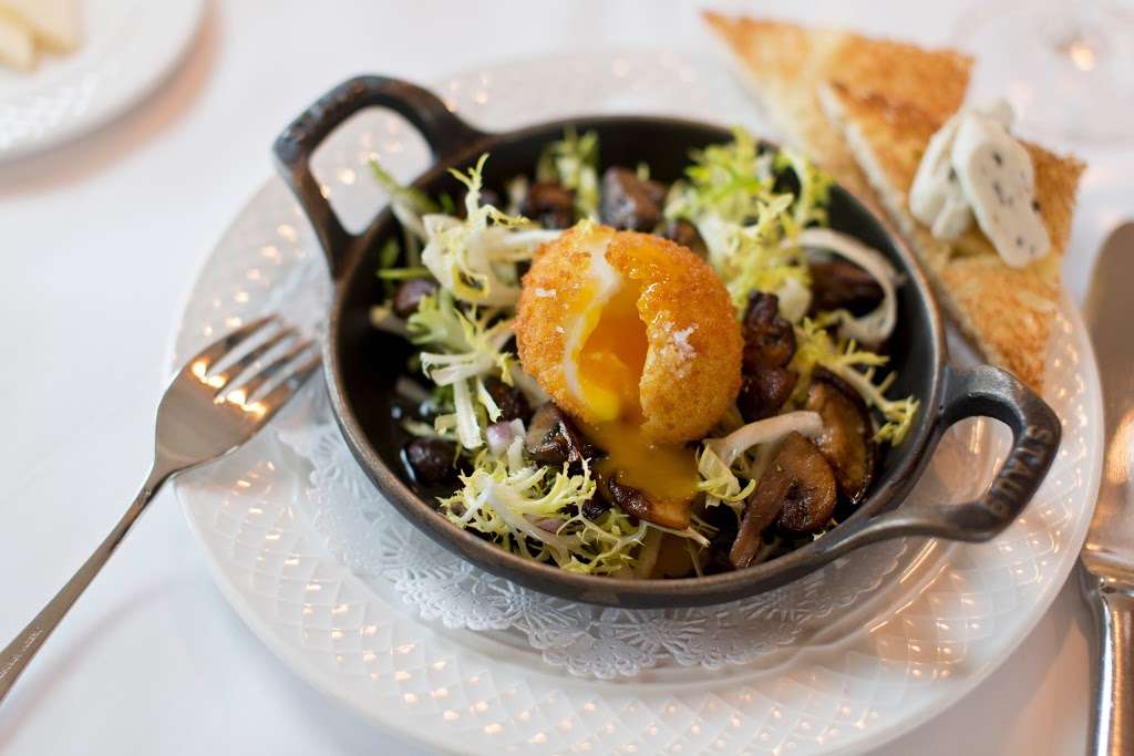 Bartolottas Lake Park Bistro | 3133 E Newberry Blvd, Milwaukee, WI 53211, USA | Phone: (414) 962-6300