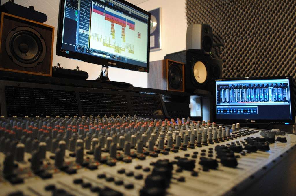 Panther Studios | 5 Doods Rd, Reigate RH2 0NT, UK | Phone: 07775 626009