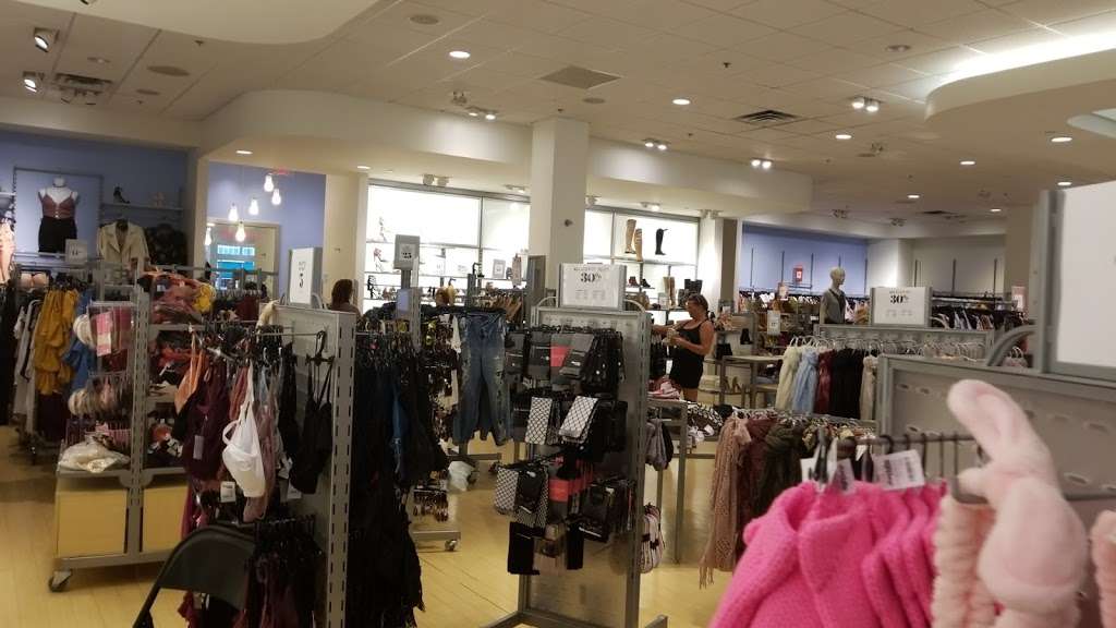 Charlotte Russe | 340 Marketplace Mile, Plainfield, IN 46168, USA | Phone: (317) 837-9682