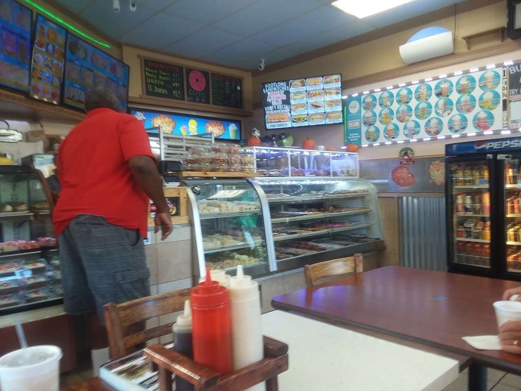 Donuts Fish & Chips | 44405 Valley Central Way, Lancaster, CA 93536, USA | Phone: (661) 951-7934