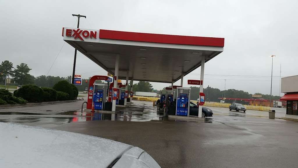 Exxon | 10162 Kings Dominion Blvd, Doswell, VA 23047, USA | Phone: (804) 876-3714