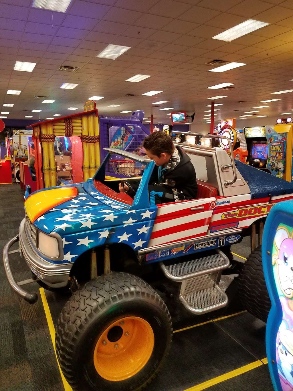 Chuck E. Cheeses | 44410 Valley Central Way, Lancaster, CA 93536, USA | Phone: (661) 945-5453