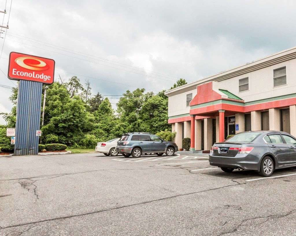 Econo Lodge Near Stewart International Airport | New York 32, 310 Windsor Hwy, Newburgh, NY 12550 | Phone: (845) 561-6620