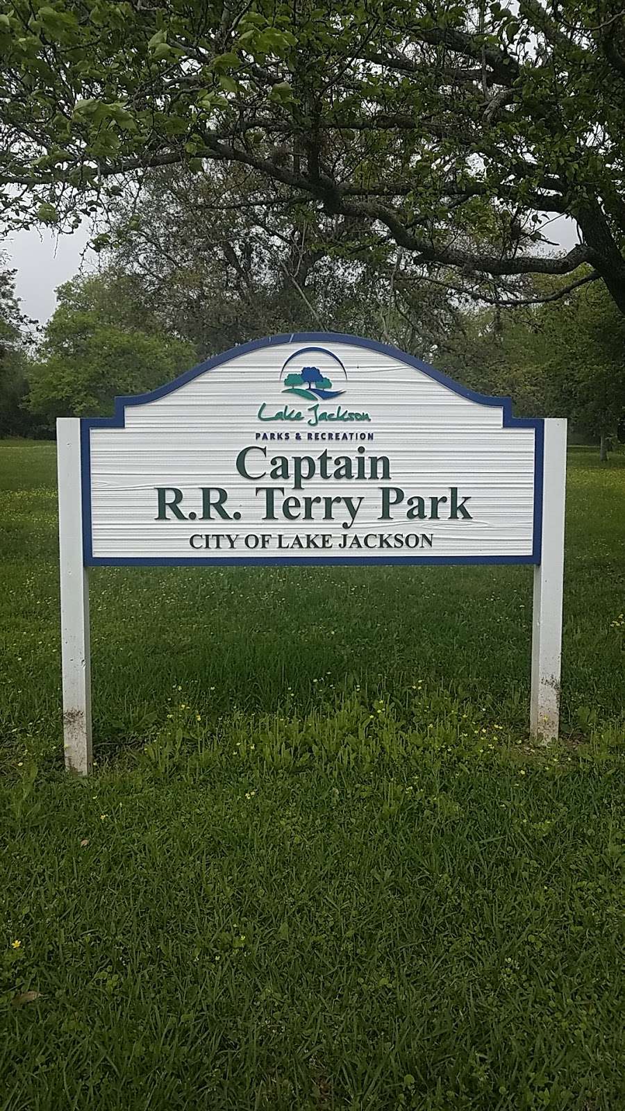 Capt R.R. Terry Park | 499 77566, 425 Forest Oaks Ln, Lake Jackson, TX 77566, USA