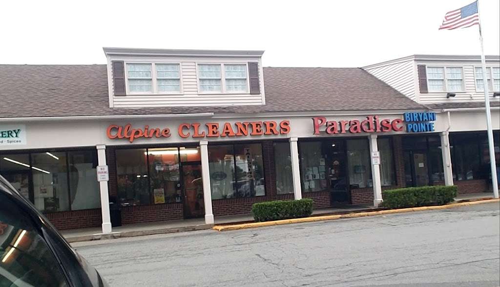 Alpine Cleaners | 1691 Middlesex St, Lowell, MA 01851, USA | Phone: (978) 453-0261