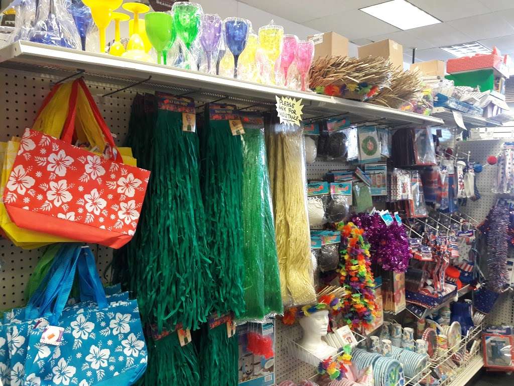 Dollar Stop Plus Party Seasonal Gift & Decor | 426 Nelson Rd, New Lenox, IL 60451, USA | Phone: (815) 463-5500