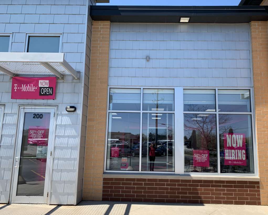 T-Mobile | 8750 S Howell Ave, Oak Creek, WI 53154, USA | Phone: (414) 301-4891