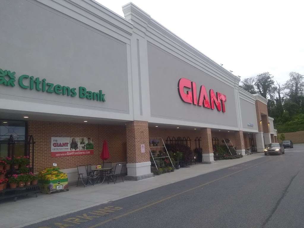 GIANT Food Stores | 4930 Edgmont Ave, Brookhaven, PA 19015 | Phone: (610) 876-6445