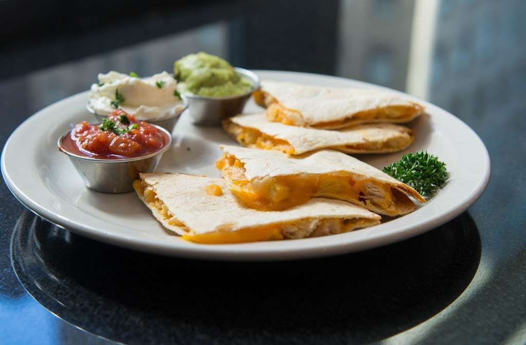 BRYANT PARK LOUNGE | 1033 6th Ave 3rd Floor, New York, NY 10018, USA | Phone: (212) 380-5000