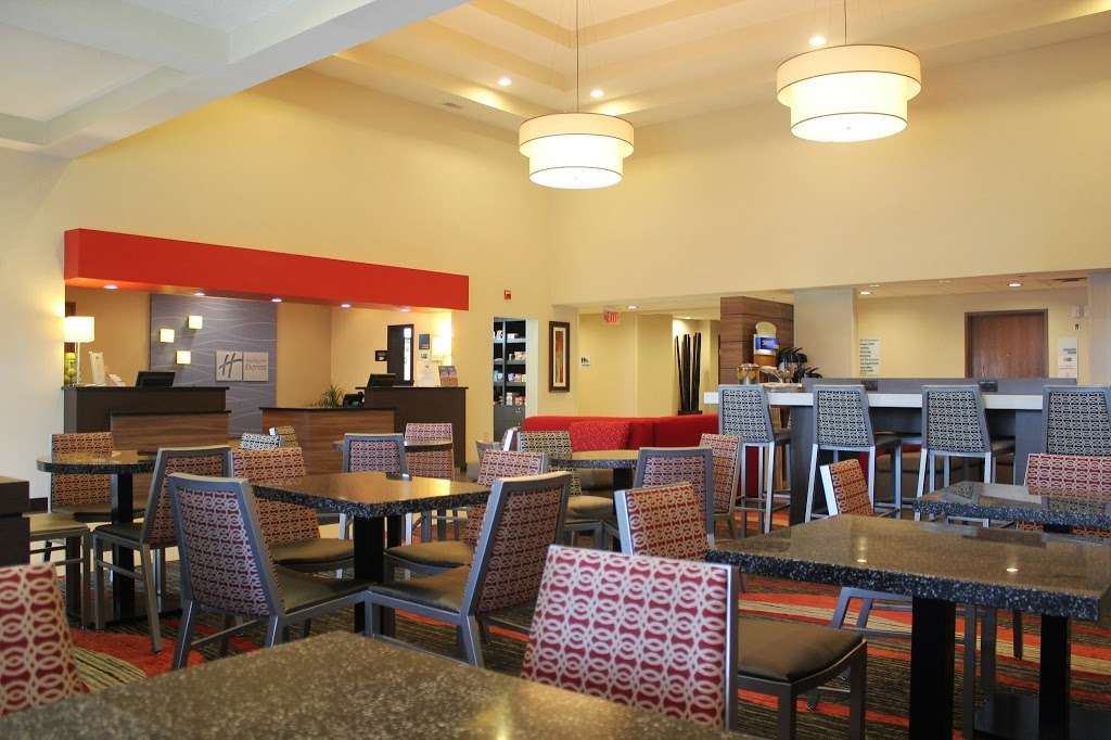 Holiday Inn Express Boston-Milford | 50 Fortune Blvd, Milford, MA 01757, USA | Phone: (508) 634-1054
