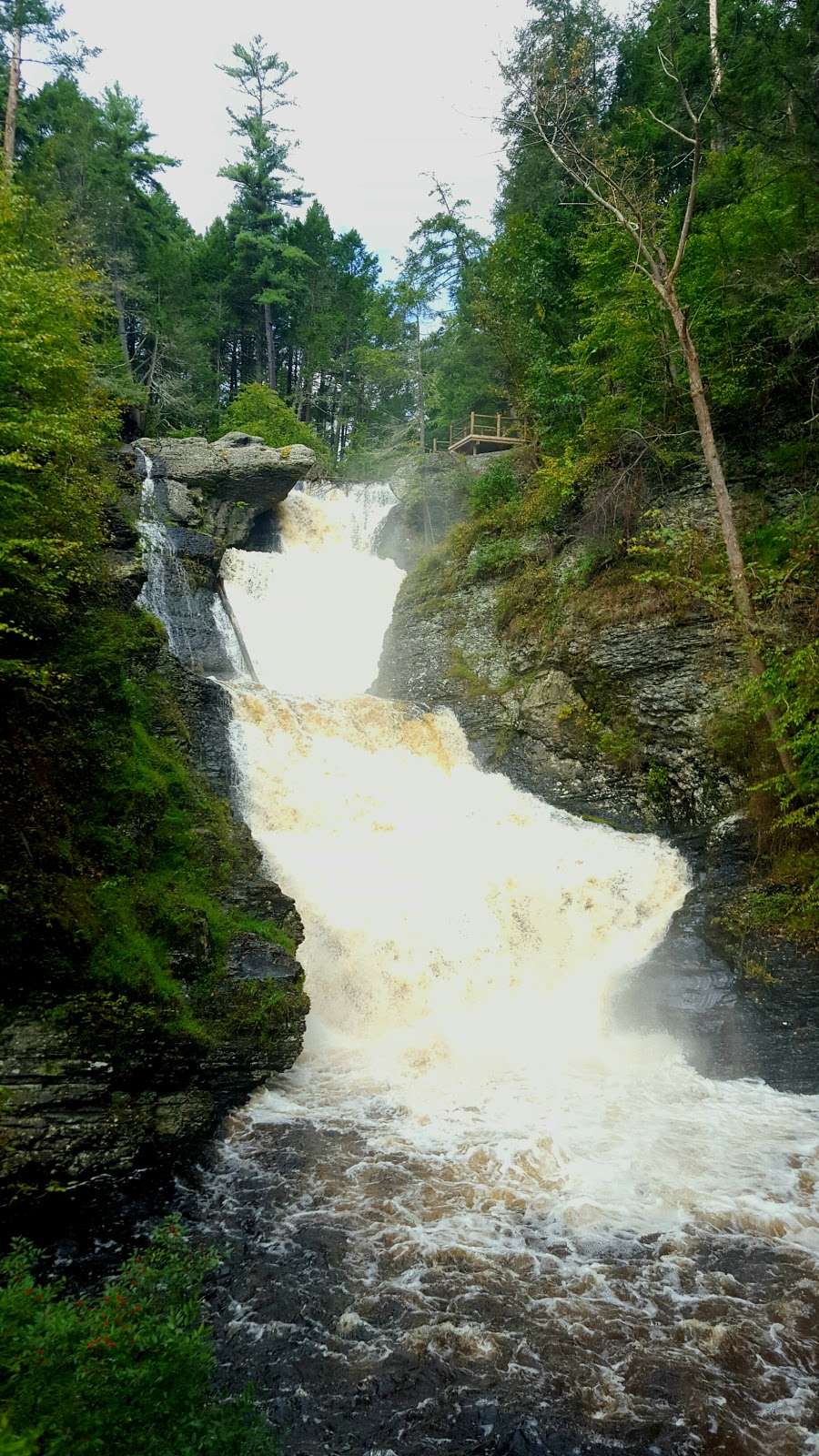 Parking Lot For Raymondskills Falls | 1978 18324, River Rd, Milford, PA 18337, USA