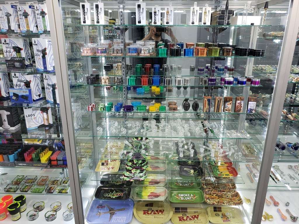 Vape Star Gallery | 1051 E St Charles Rd, Lombard, IL 60148, USA | Phone: (630) 317-7974