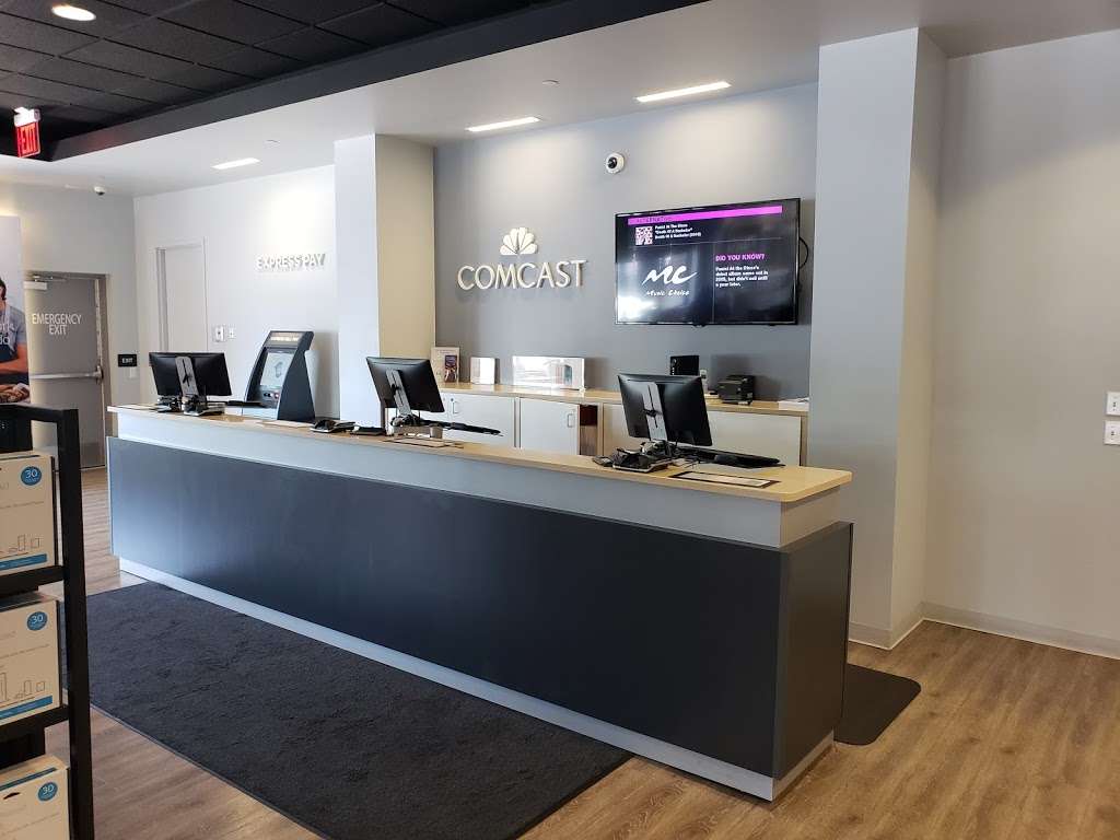 Xfinity Store by Comcast | 5890 Northwest Hwy, Crystal Lake, IL 60014, USA | Phone: (800) 934-6489