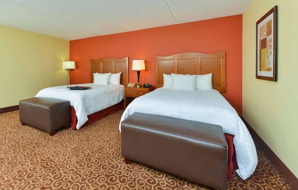 Hampton Inn Chicago-Carol Stream | 205 W North Ave, Carol Stream, IL 60188 | Phone: (630) 681-9200