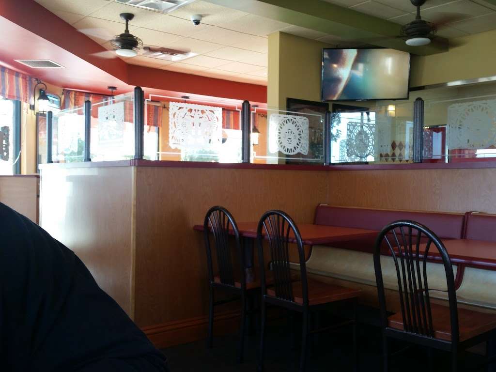 Albertos Mexican Food | 4801, 13374 Ranchero Rd, Oak Hills, CA 92344 | Phone: (760) 244-0026