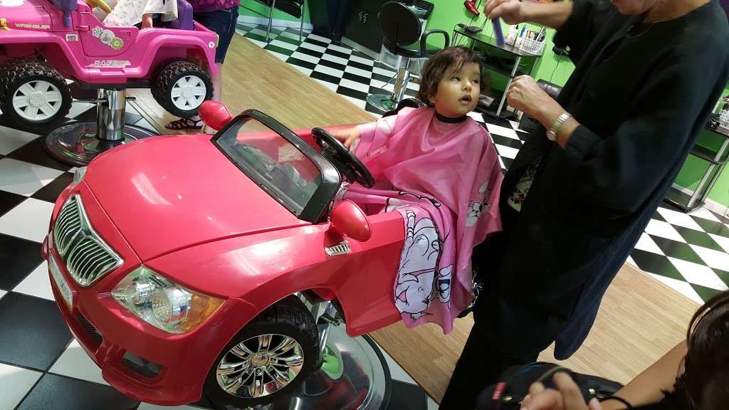 Sharkeys Cuts For Kids - New Britain PA | 418 Town Center, New Britain, PA 18901, USA | Phone: (215) 348-8528