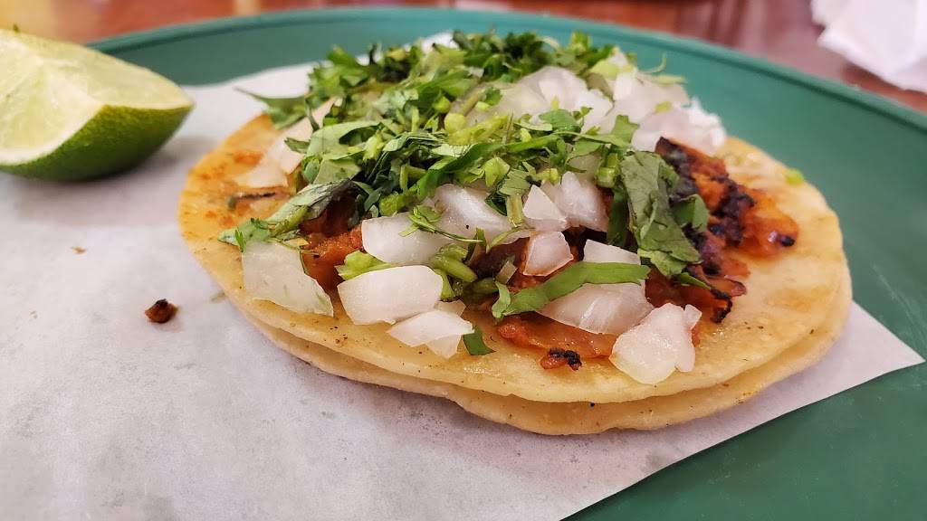 Tacos La Banqueta Puro DF | 2621 Hemphill St, Fort Worth, TX 76110, USA | Phone: (817) 923-8846