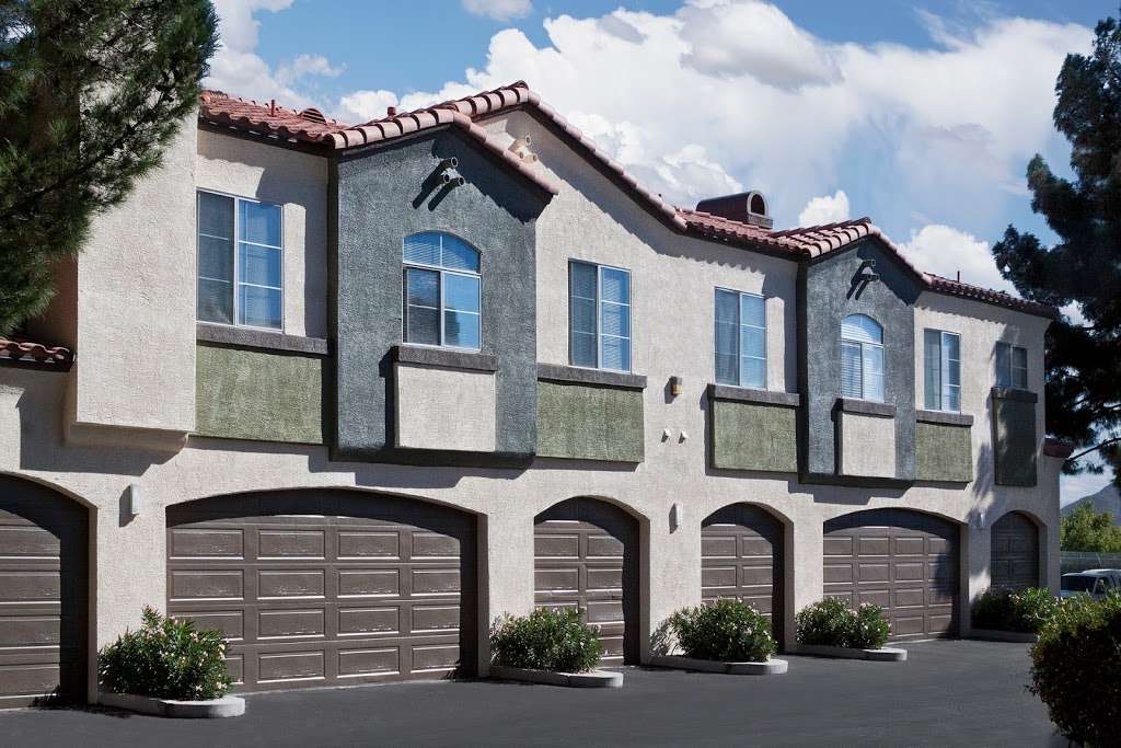 Parkway Townhomes | 2675 Windmill Pkwy, Henderson, NV 89074 | Phone: (702) 897-5033