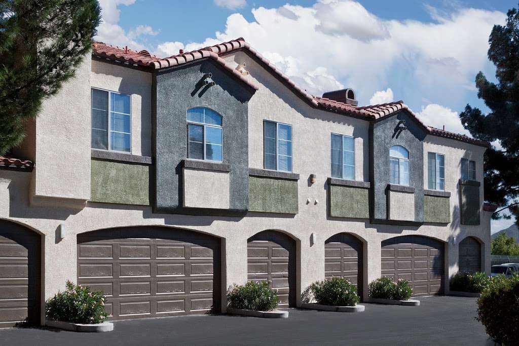 Parkway Townhomes | 2675 Windmill Pkwy, Henderson, NV 89074, USA | Phone: (702) 897-5033