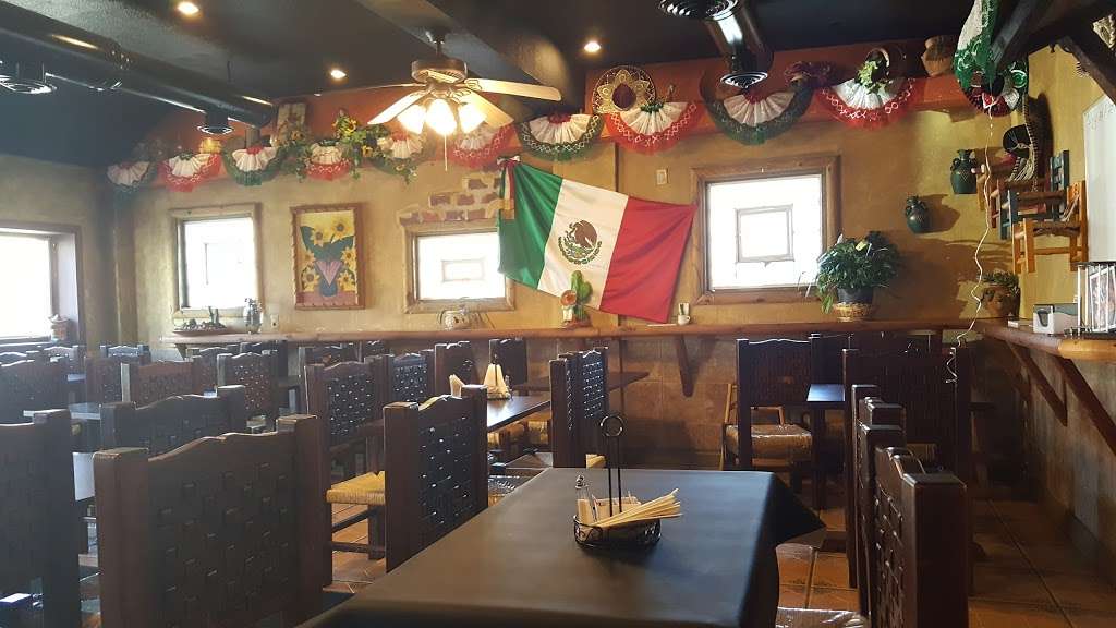 Martinez Taco Store Inc | 348 E Station St, Kankakee, IL 60901, USA | Phone: (815) 939-7817